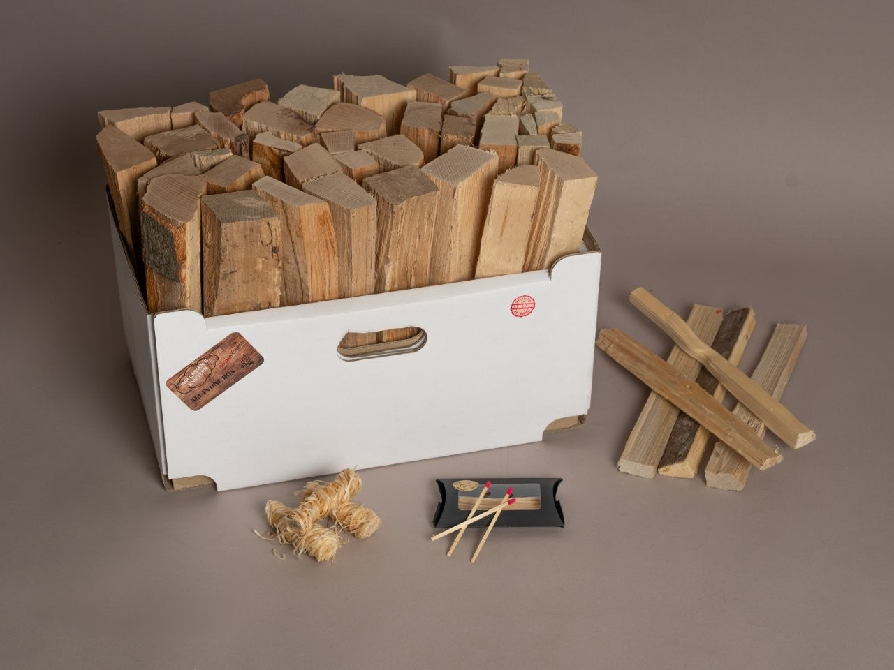 SchitliBox mit Brennholz und Zubehör