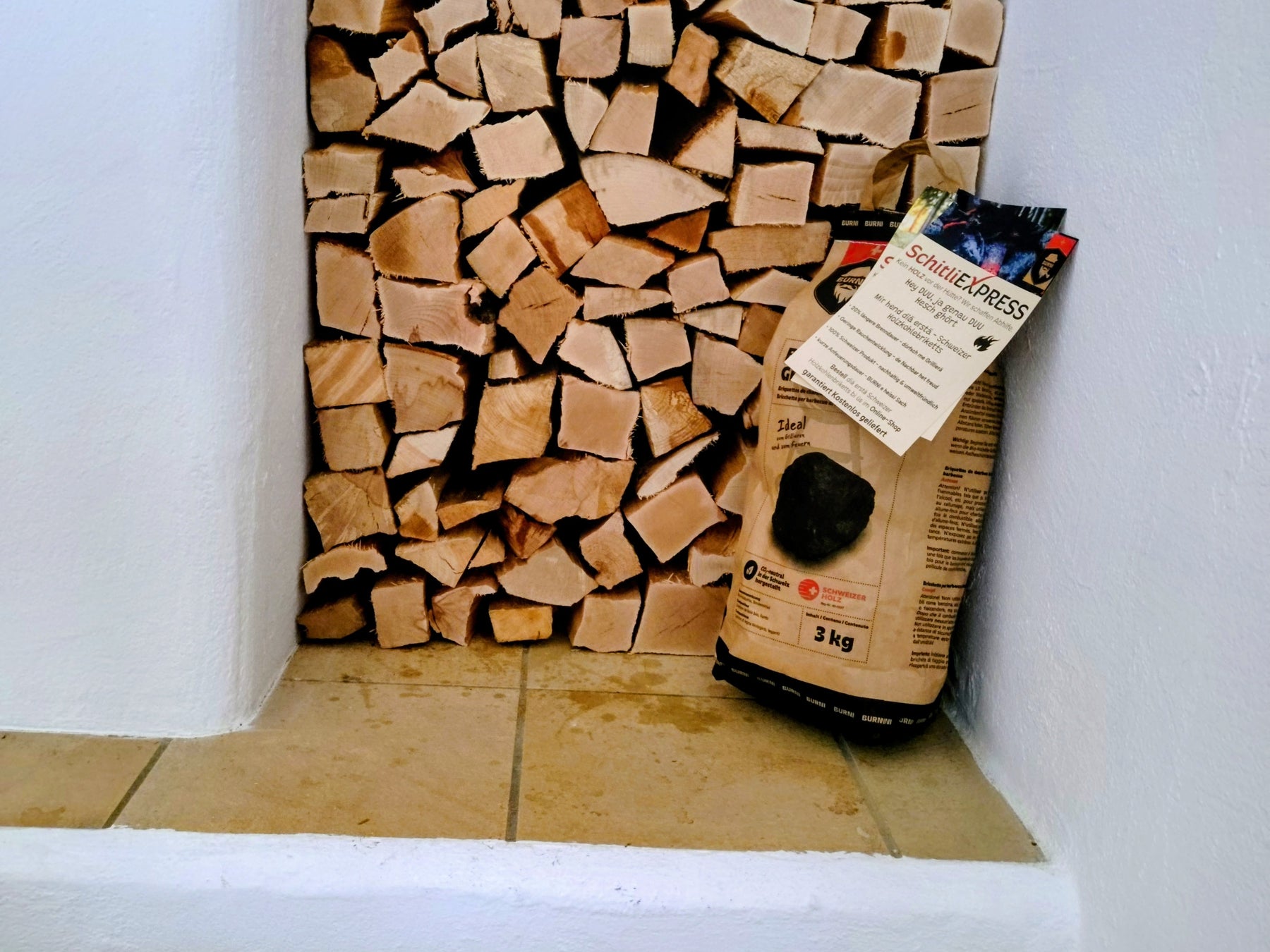Brennholz 25cm, Aufgeschichtet - ohne Schleppen, Geliefert - Detailansicht 2